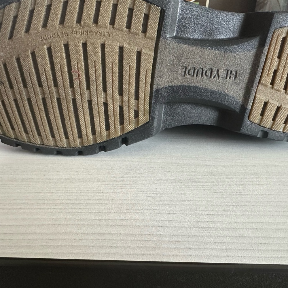 Hey Dude, new mens size 9 boots